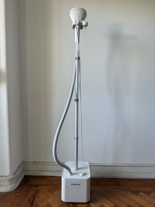 Ferro de engomar de vapor vertical com base CREATE