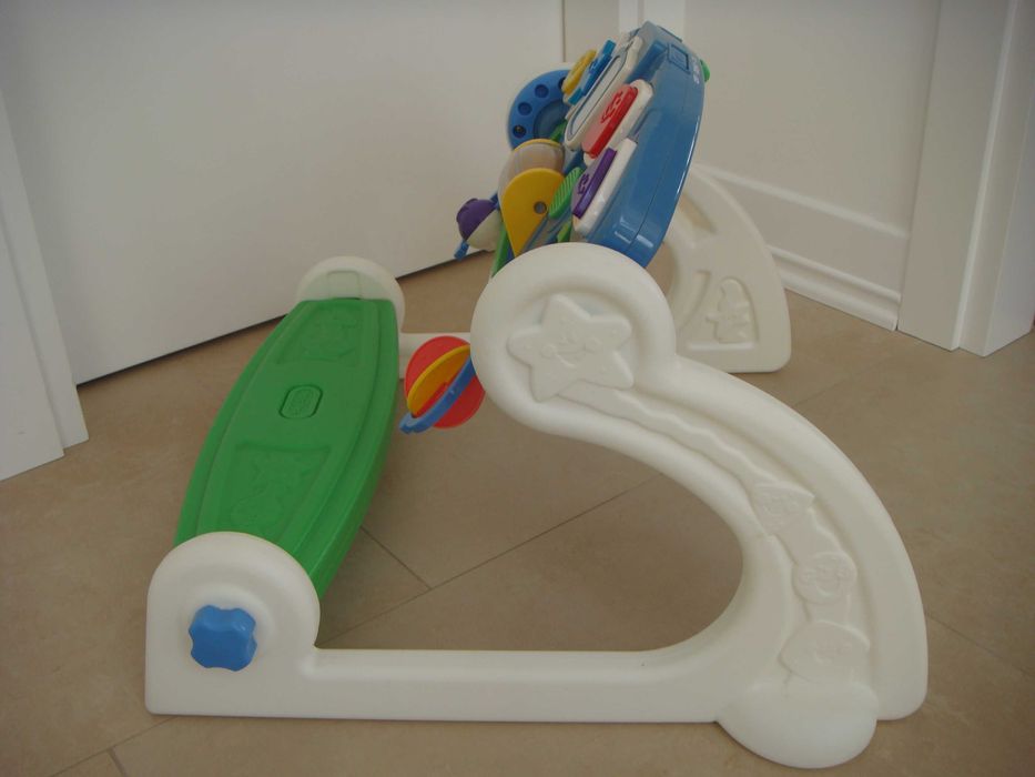 zabawka edukacyjna muzyczny stolik Little tikes