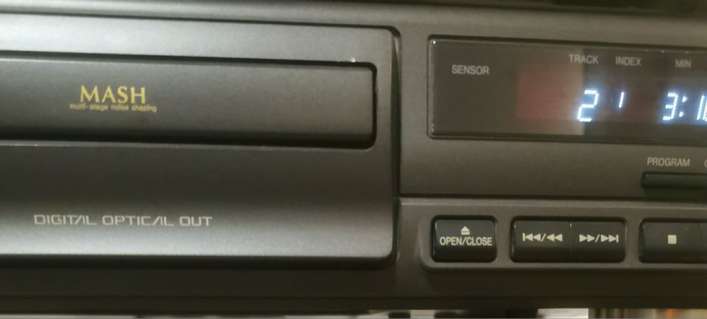 Odtwarzacz CD Technics SL-PG490 pilot