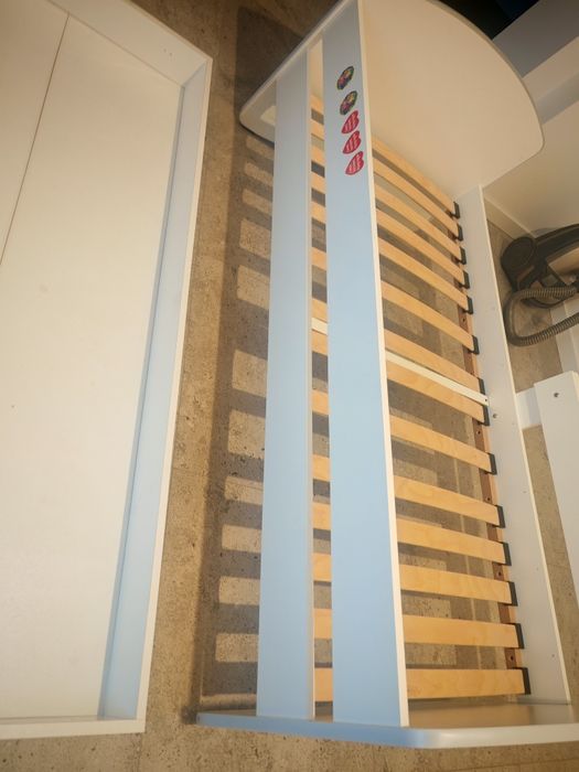 Łóżko dziecięce.