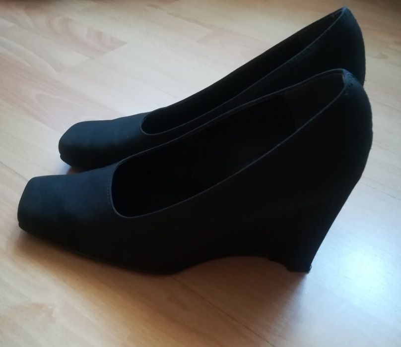 Buty damskie na koturnie