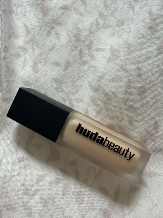 Korektor Huda Beauty FauxFilter Luminous Matte kolor odcień Nougat 2.5G