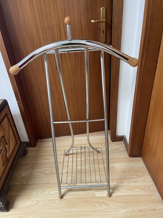 Cabides usados em bom estado