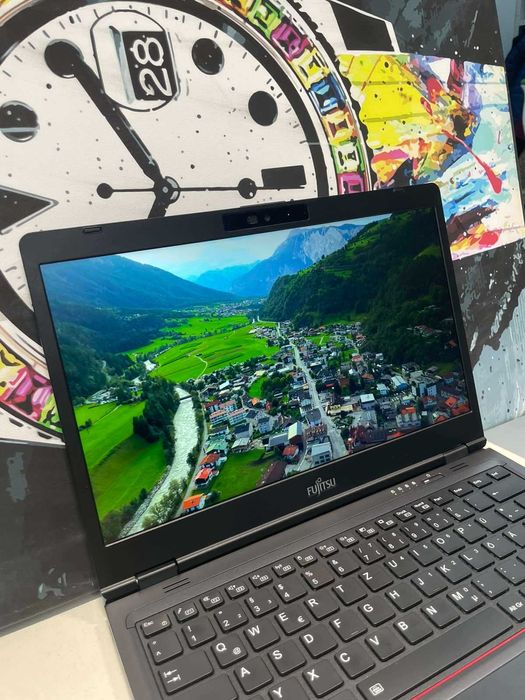 Fujitsu LifeBook U7311 — 13.3" для навчання, роботи є кількість