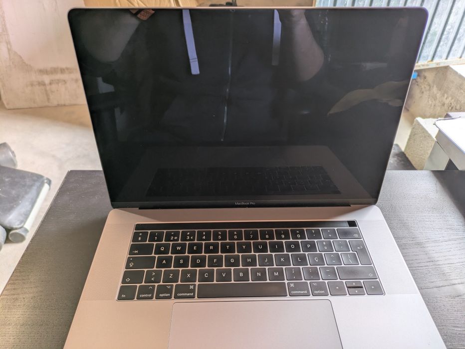 Vendo MacBook Pro Touch Bar Cinzento Sideral  15'' - 16 GB/256 SSD/i7