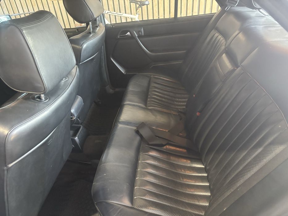 Mercedes benz 260E w124