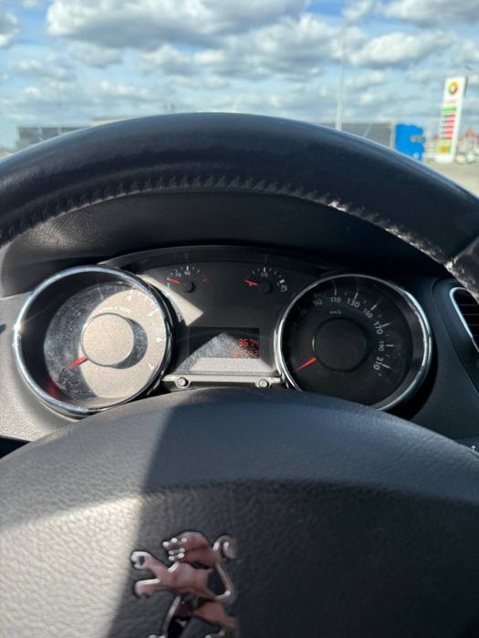 Продам peugeot 5008