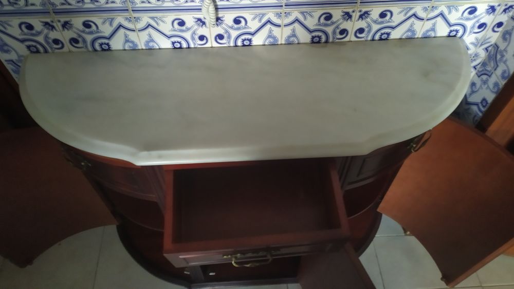 Móvel  com pedra mármore + espelho