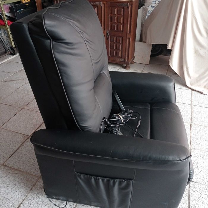 Cadeirão em pele com elevação e posição eléctrica