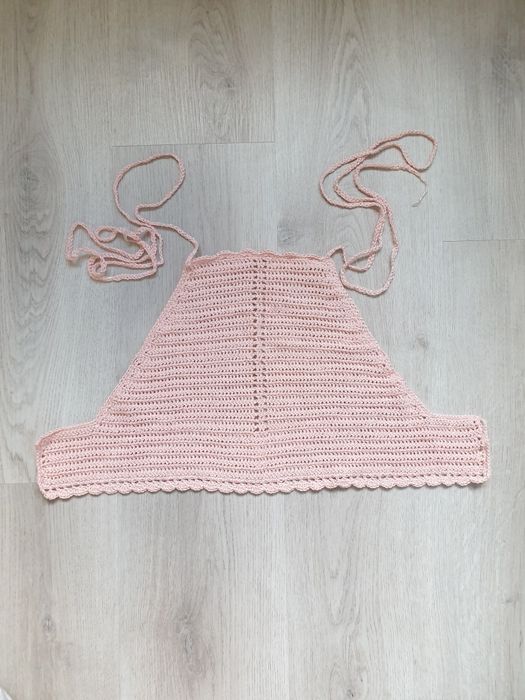 Top robiony na szydełku