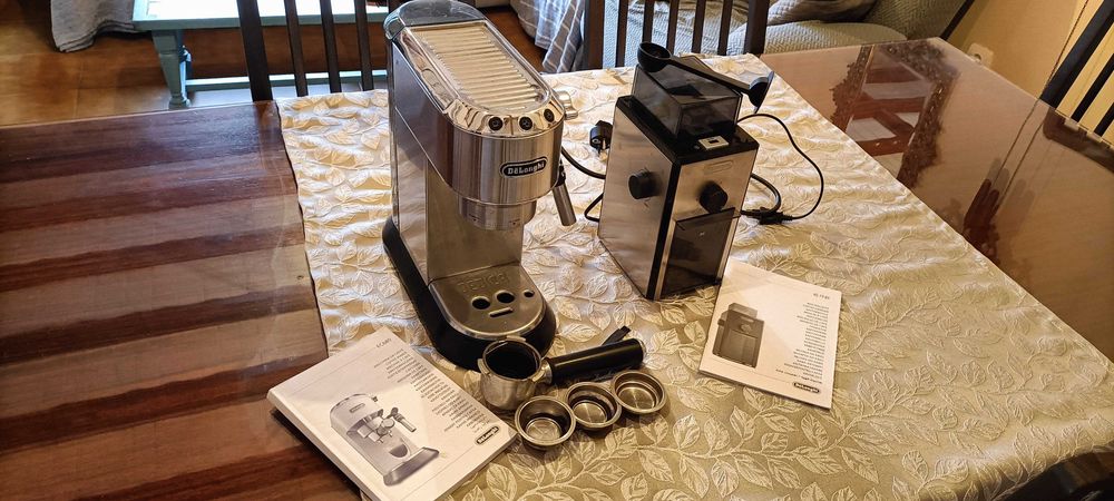 Máquina de Café Expresso De Longhi com moinho