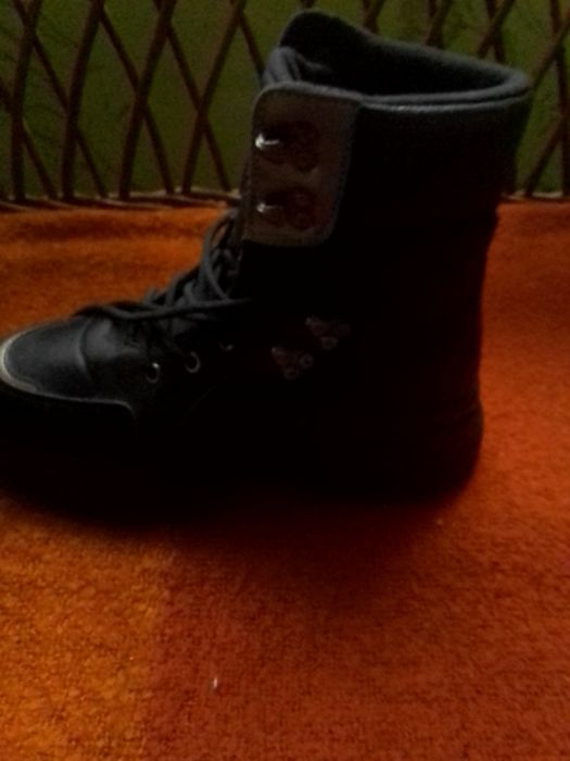 Продам чобітки жіночі