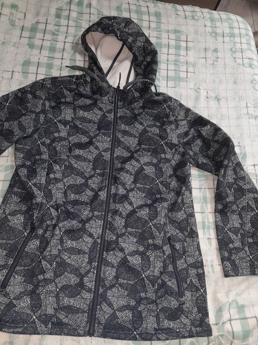 Куртка-вітровка жіноча.