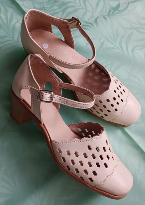 Nowe beżowe buty damskie ze skóry ,R-36, długość wkładki ok.24 cm