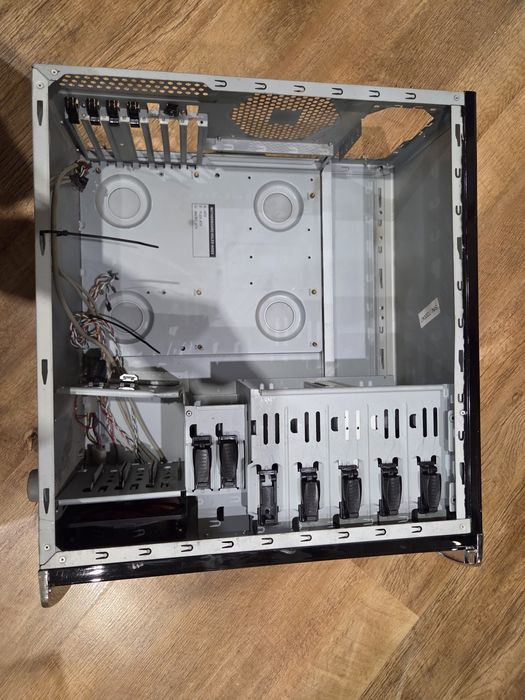 Корпус для ПК ATX