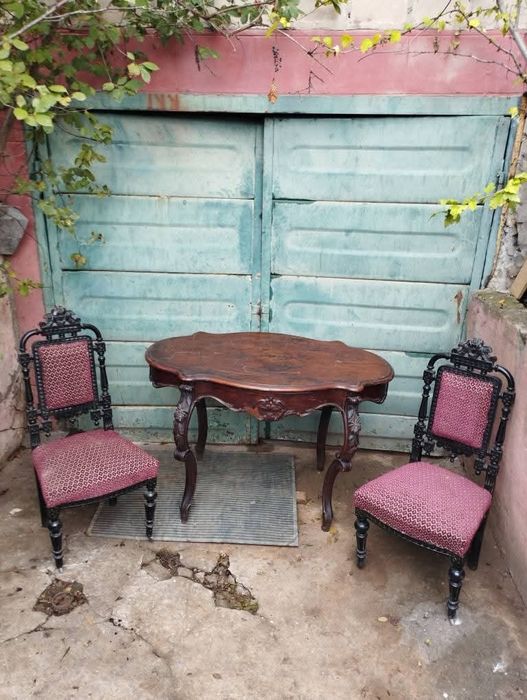 Старинный. Столик.