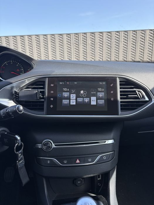 Peugeot 308 — fotografia 8
