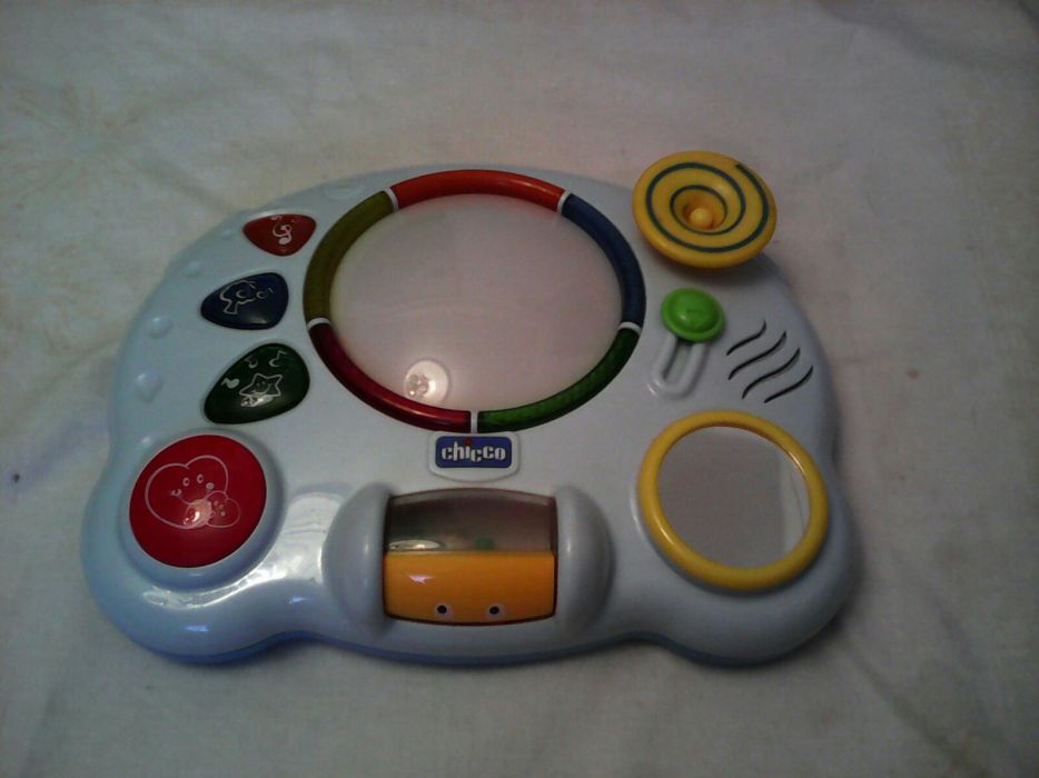 Brinquedo interativo para criança da Chicco