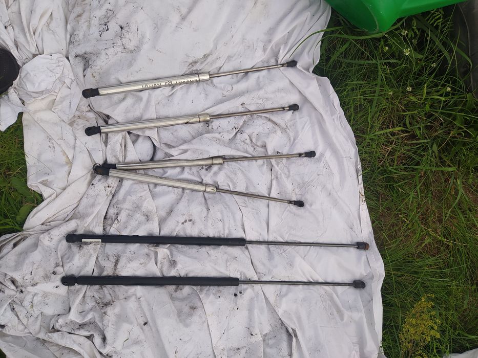 Siłownik klapy, bagażnika, maski Passat b5 fl kombi