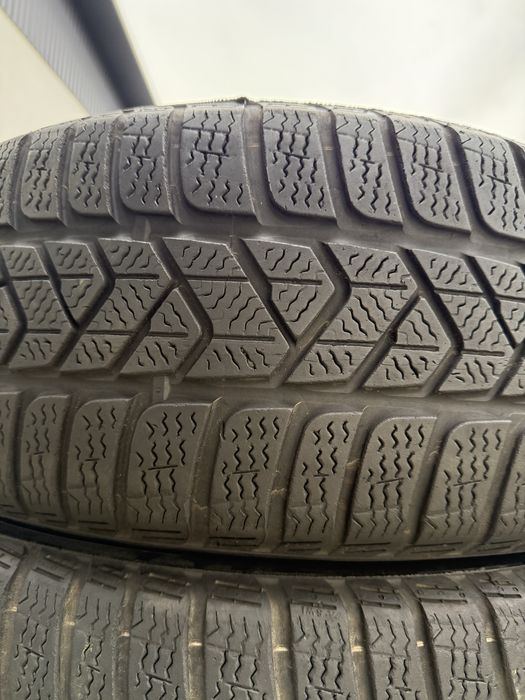 215/55/17 Pirelli Sottozero 3