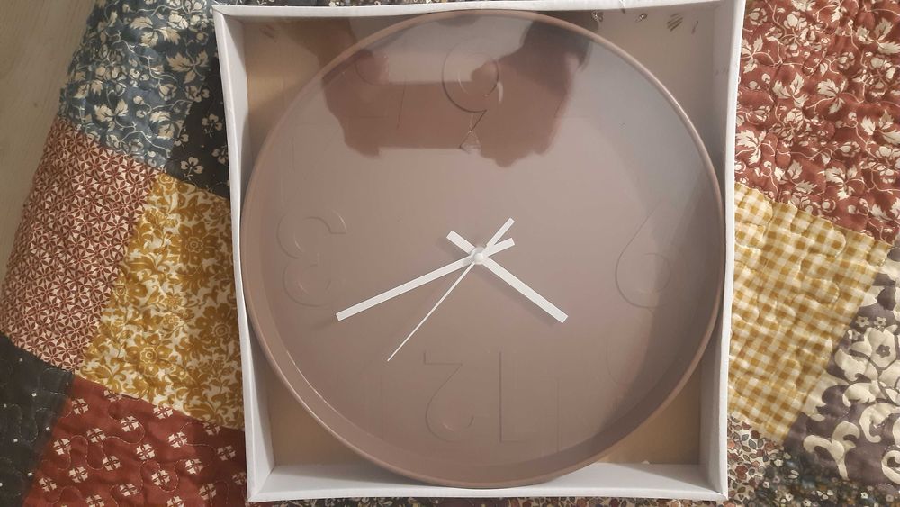 Часы настенные.  Коричневые. Модерн.