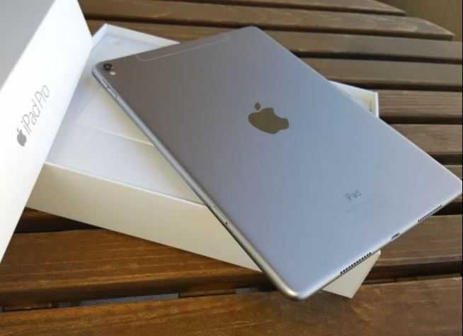 32GB iPad Pro 9.7, 4G Cellular Version, Affordable and Like New64752186524163122