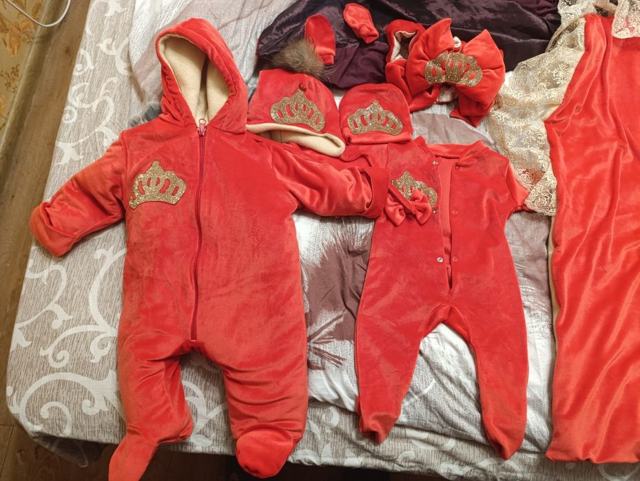 Продам дитячій конверт з костюмом на виписку малюка