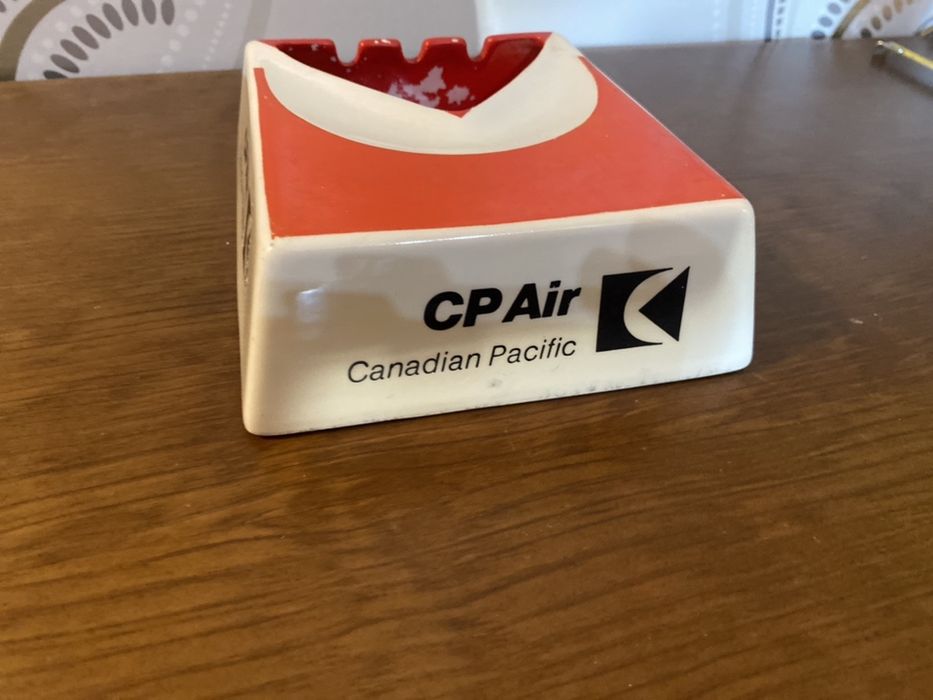 Cinzeiro CP Air - Canadian Pacific em cerâmica