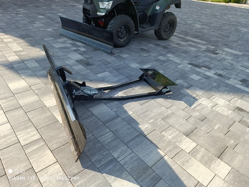 Pług ATV na dojazd do stodoły