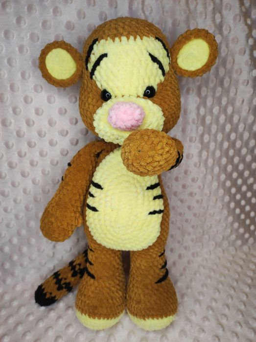 Maskotka Tygrysek na szydełku.