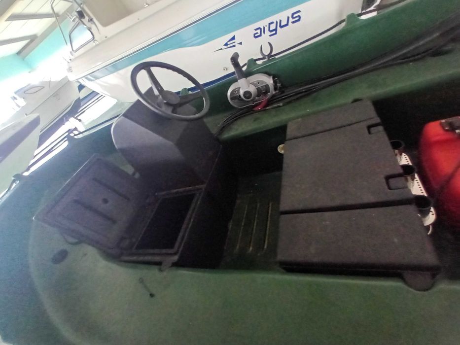 BARCO WHALY 310 Com o motor MERCURY 15HP 4T. EFI ELPT