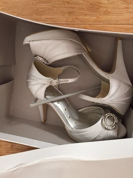 Buty ślubne ladne srebrne sandaly