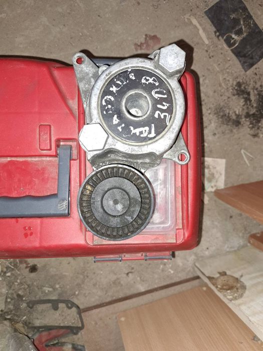 Натяжник ремня  TOYOTA t25..2.2 d  cat