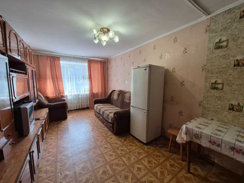 43136 ІД 2к Гречани в гуртожитку 33 кв.м.