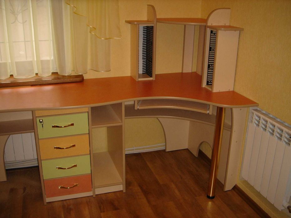 Дитячі меблі столи шафи ліжка  виготовлення на замовлення