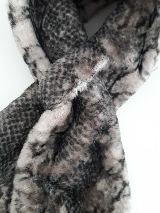 Estola efeito pêlo Parfois em tons tigrados (NOVA POR ESTREAR)