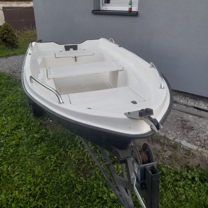 Łódka wędkarska z przyczepką