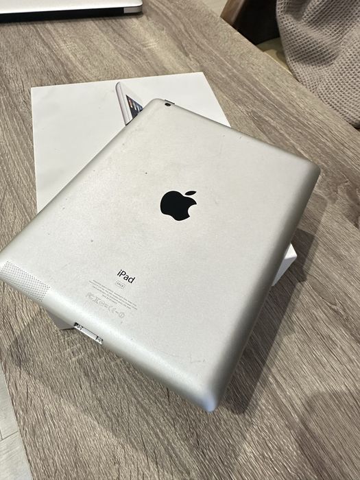 Apple iPad (3-го поколения) Wi-Fi 64GB White