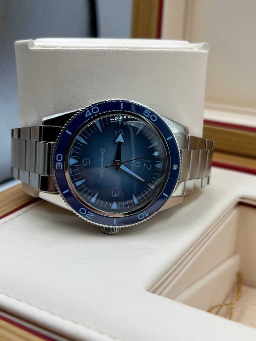 Omega Seamaster 300 Master Chronometer – Summer Blue