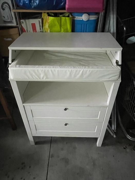 Vendo muda fraldas com gavetas Ikea