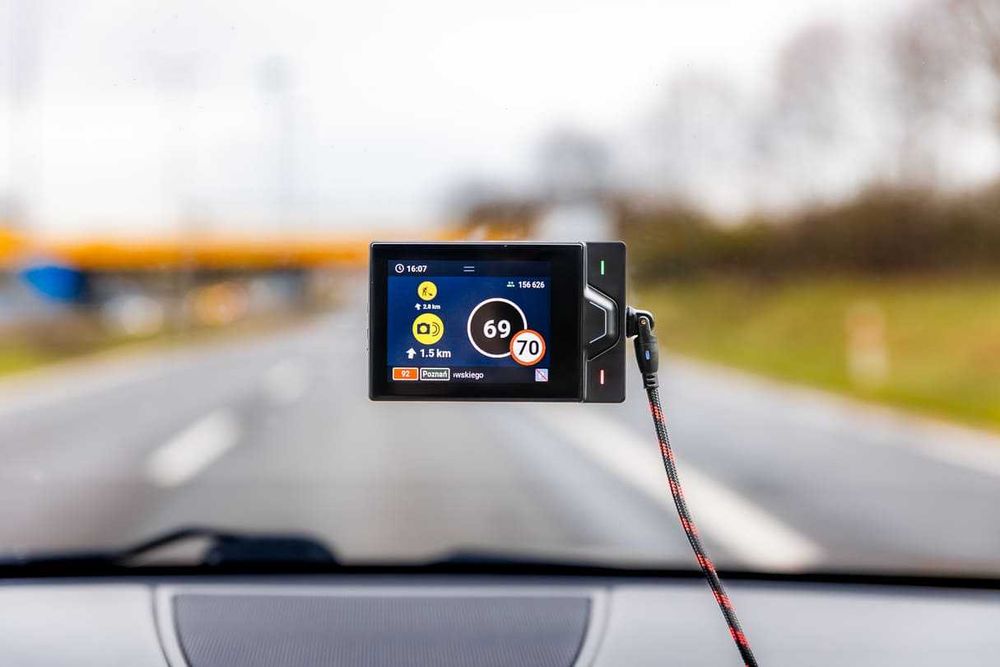 Yanosik RS z dożywotnim abonamentem Kielce, dostępny od ręki Montaż