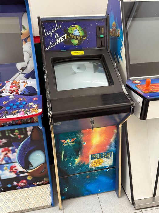 Máquina Photo Play com Ecrã Táctil – Clássico dos Anos 2000!