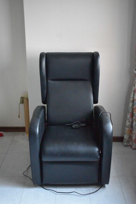 Sofá Poltrona Cadeirão Reclinável em Pele cmo Nova(o) Eléctrica ORTHOS
