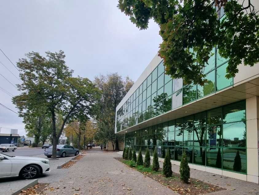 Фасадное помещение на Инглези, 20 (Черемушки). 600 кв.м. Недорого.