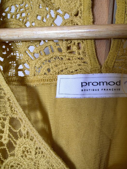 Musztardowa bluzeczka z koronką i brokatem, Promod