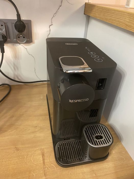 Ekspres ciśnieniowy DeLonghi Nespresso Lattissima One na kapsułki
