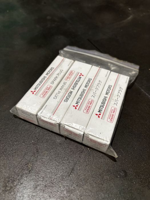 Свічі запалювання оригінальні для мітсубісі 1.6 бендзин