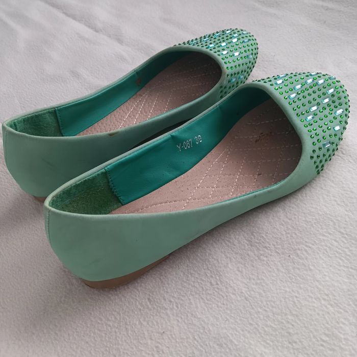 Vendo sapatos baixinhos para senhora