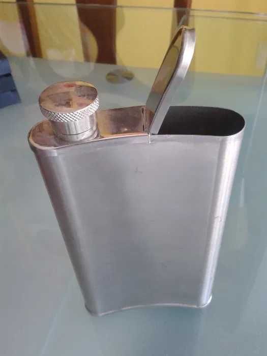 Bolsa para maço de cigarros e frasco