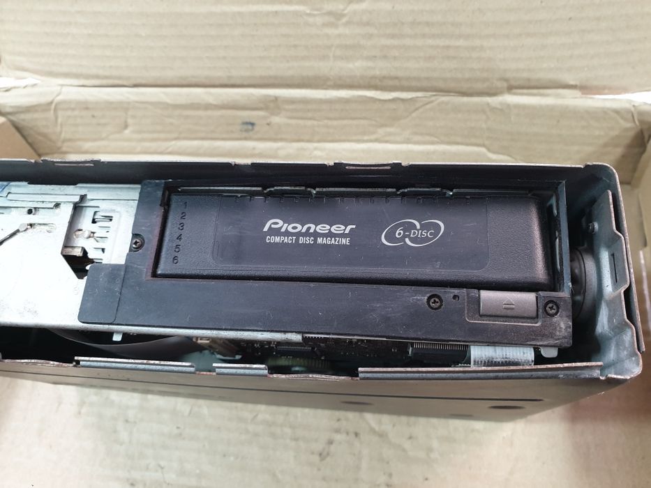 CD чейнджер  Pioneer CDX-P670